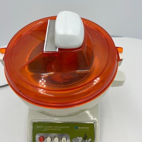 Vintage Sanyo Juicer Juice Electric Extractor Pulp Ejector (SJ-5400) - Picture 10 of 14
